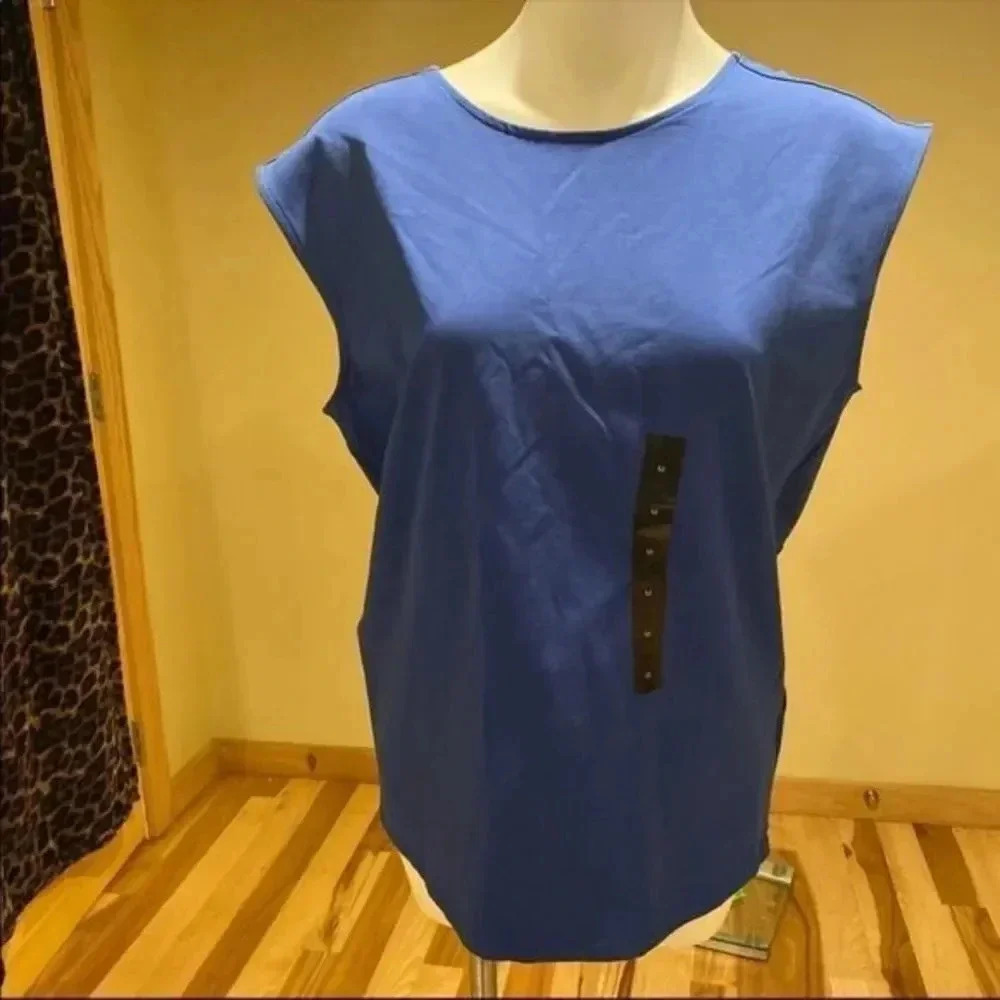 - Banana Republic  Factory twist back top - Picture 2 of 6